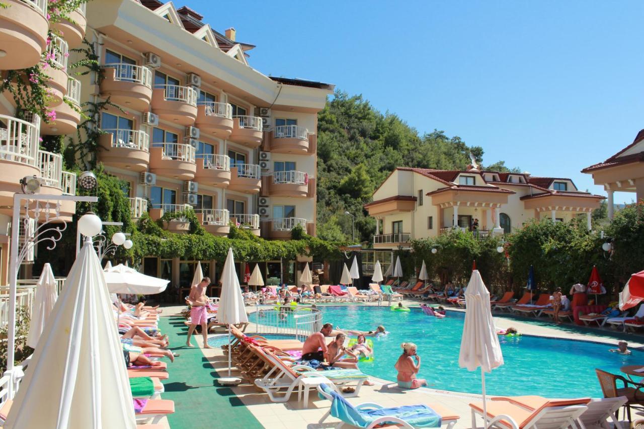 מרמריס Grand Hotel Faros מראה חיצוני תמונה