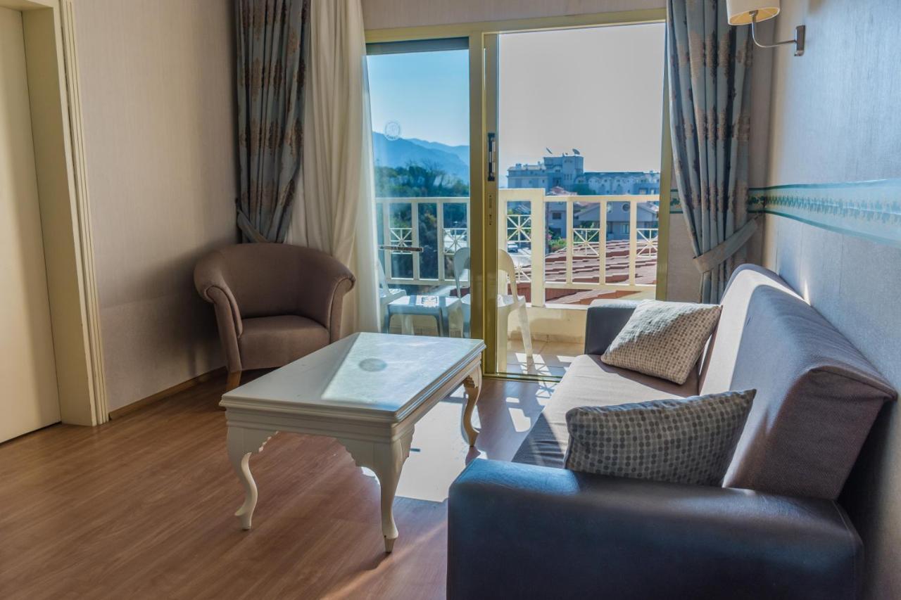 מרמריס Grand Hotel Faros מראה חיצוני תמונה