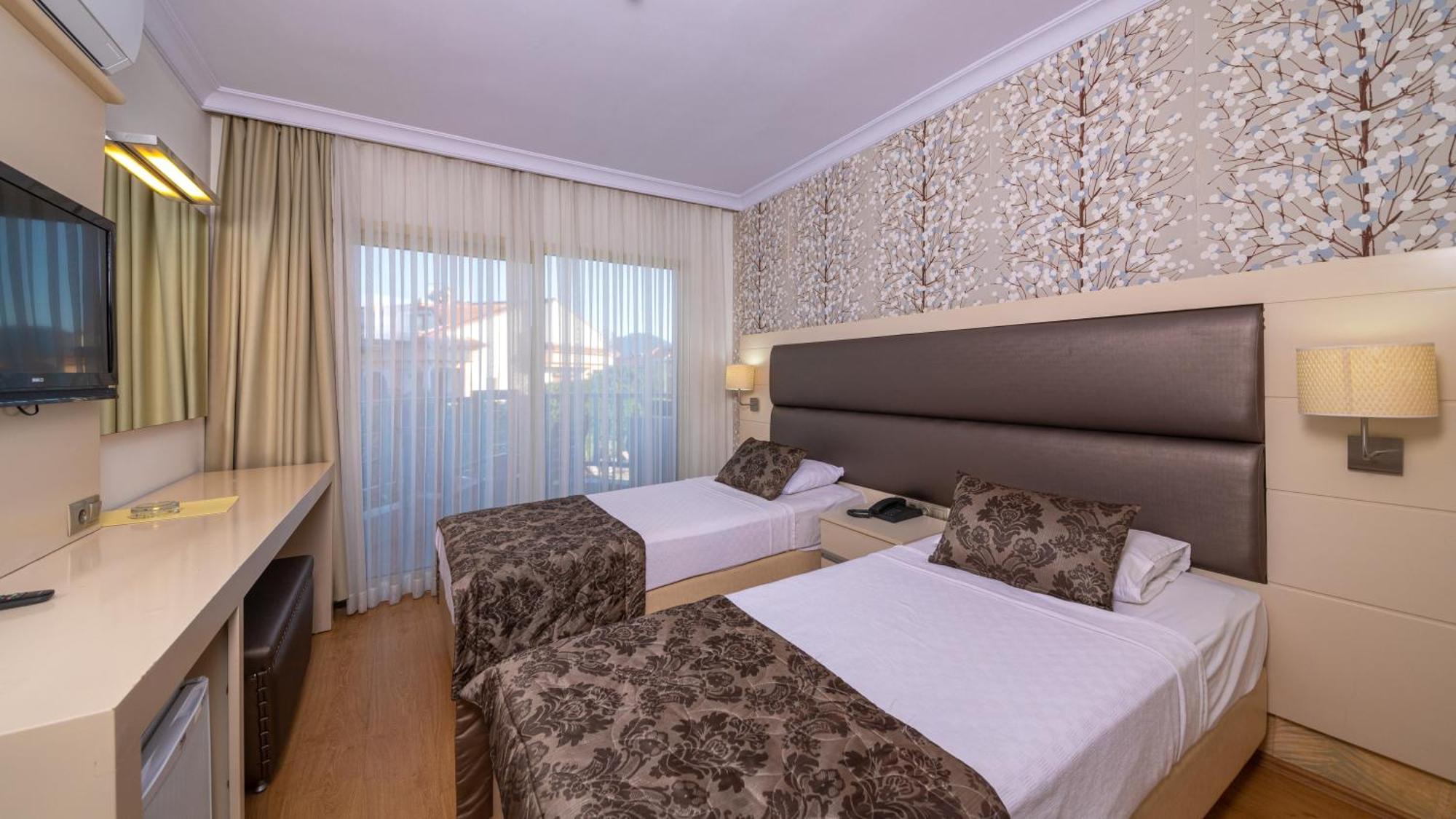 מרמריס Grand Hotel Faros מראה חיצוני תמונה