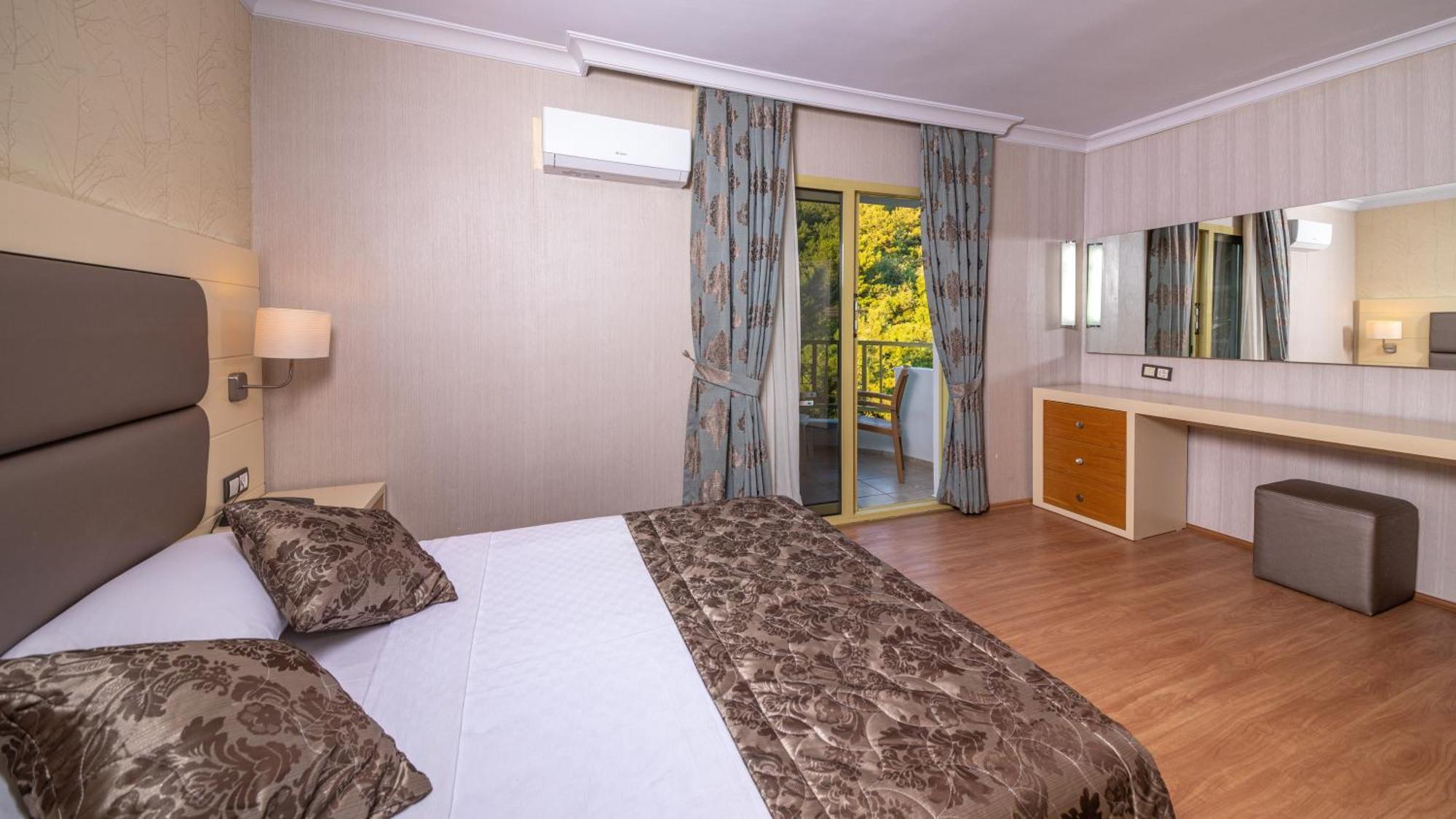 מרמריס Grand Hotel Faros מראה חיצוני תמונה