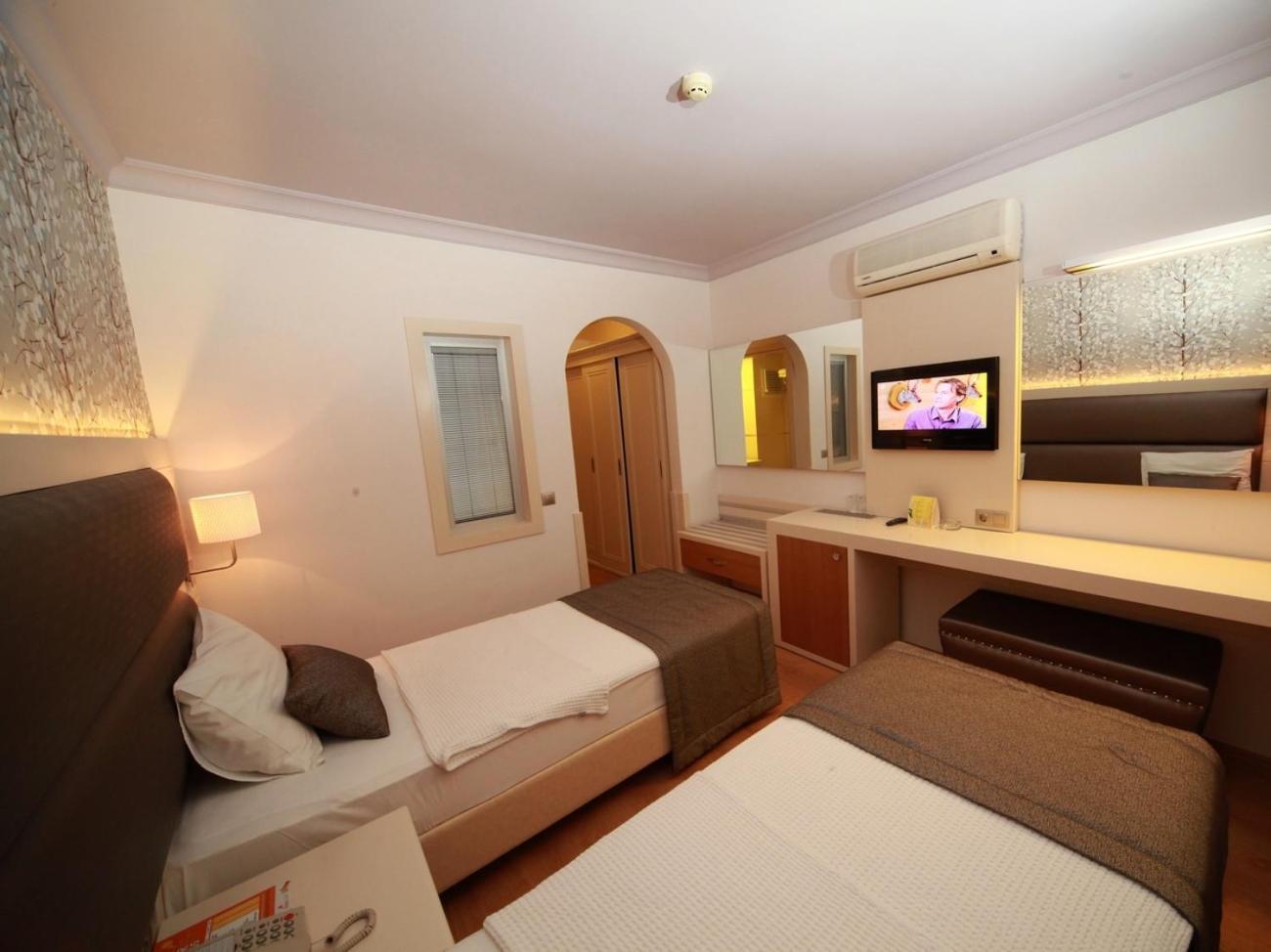 מרמריס Grand Hotel Faros מראה חיצוני תמונה