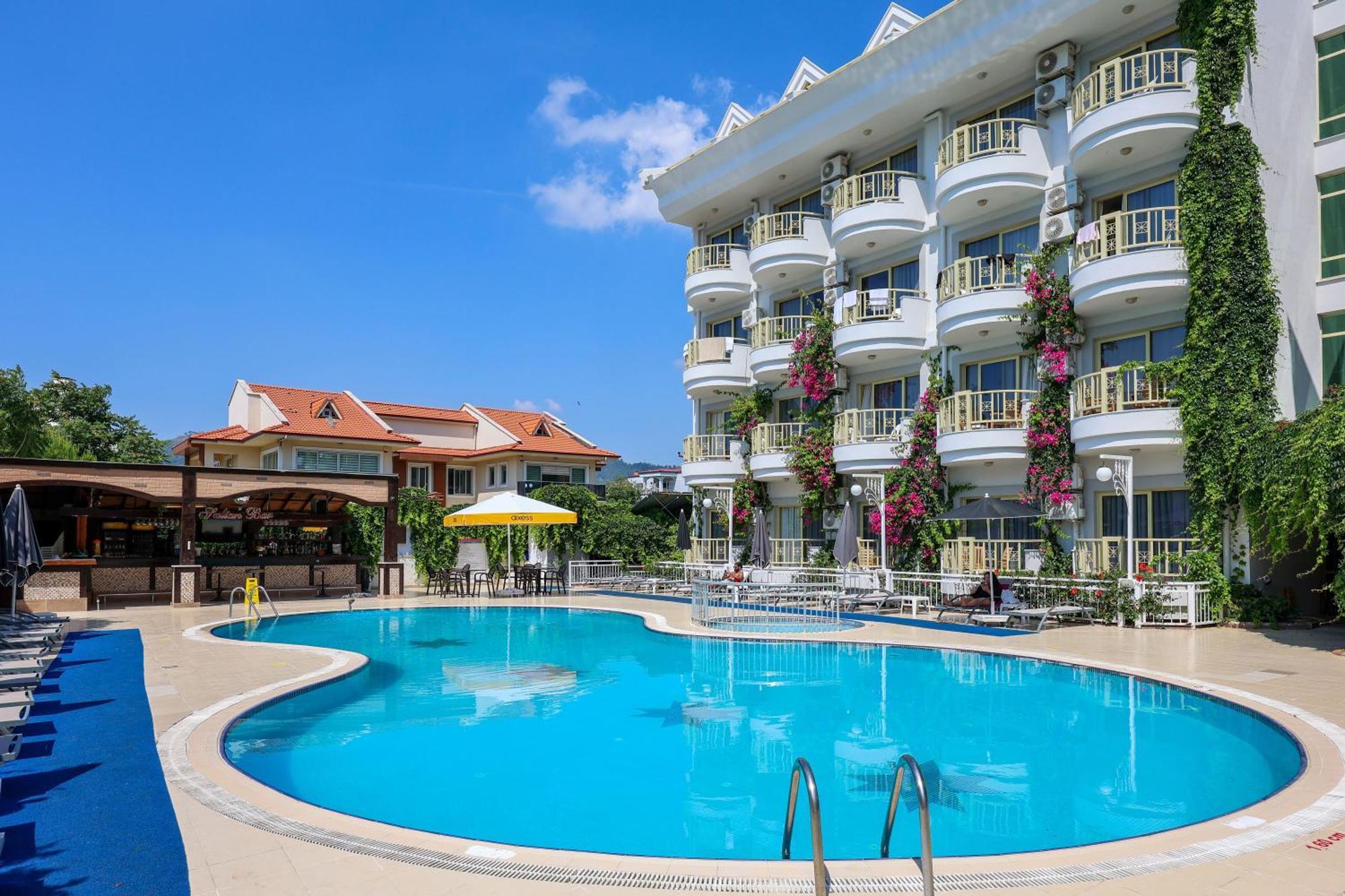 מרמריס Grand Hotel Faros מראה חיצוני תמונה