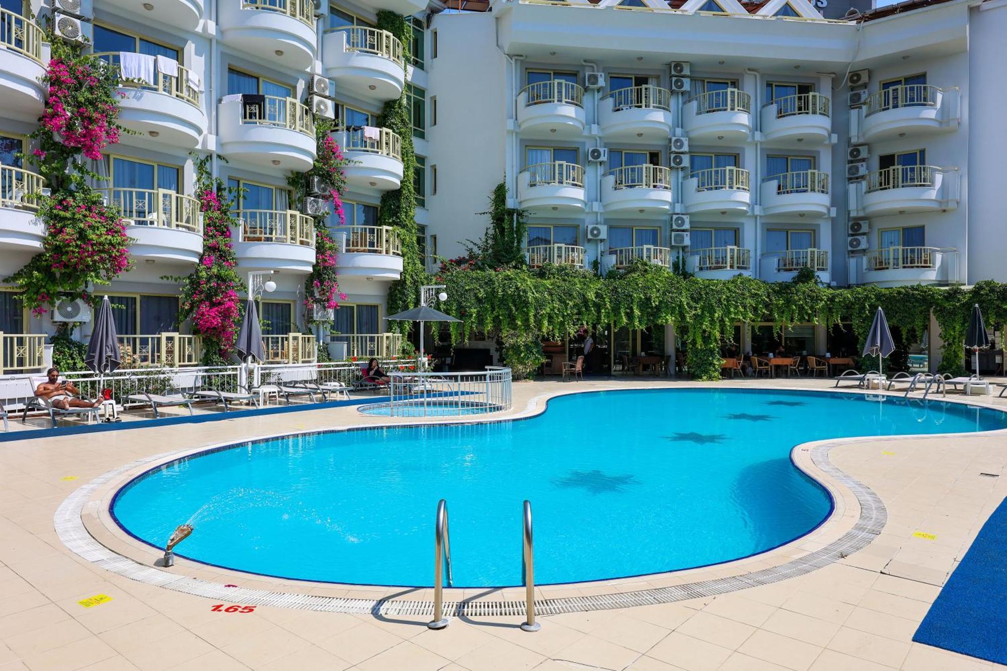 מרמריס Grand Hotel Faros מראה חיצוני תמונה